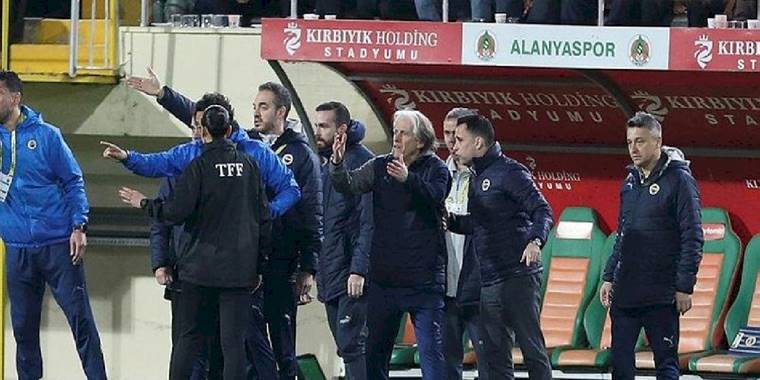 Fenerbahçe pes etmek bilmiyor! Jorge Jesus...