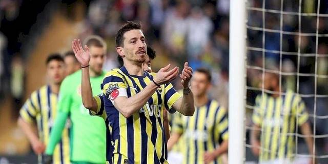 Fenerbahçeli Mert Hakan Yandaş'tan Kabe ziyareti