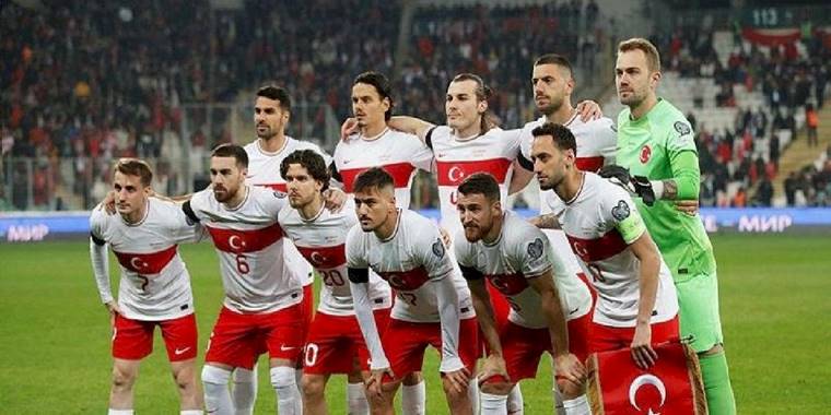 Hakan Çalhanoğlu Türkiye Hırvatistan maçında sakatlandı!