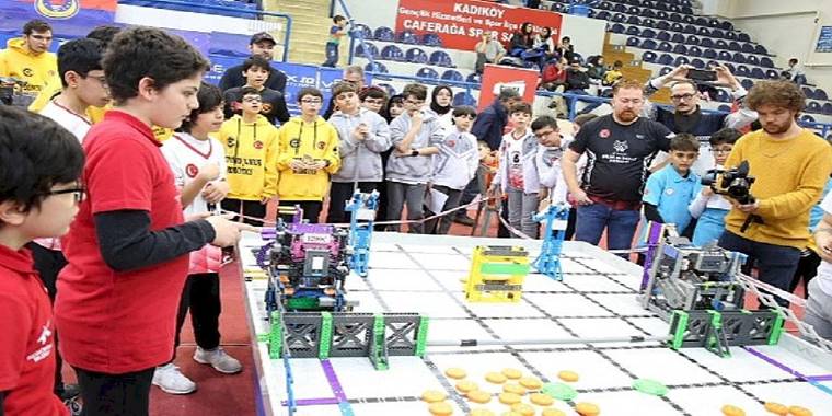 Küçükçekmeceli Öğrenciler, VEX IQ Turnuvasında İki Büyük Ödülle Döndü