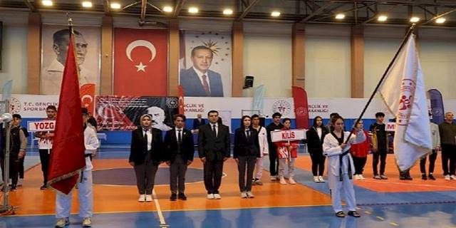 2022-2023 Yılı Okul Sporları Taekwondo (Kyorugi) Gençler Kız - Erkek Grup Müsabakaları, Nevşehir'de başladı