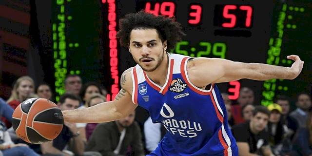 Anadolu Efes galibiyetle veda etti