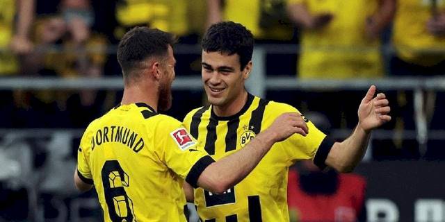 Borussia Dortmund 5-2 Mönchengladbach (MAÇ SONUCU - ÖZET) Dortmund yarışa tutundu!