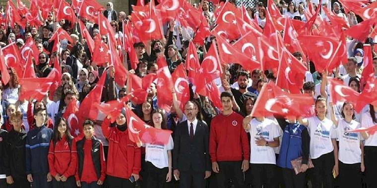 Futbol camiası 19 Mayıs Atatürk'ü Anma Gençlik ve Spor Bayramı'nı kutladı!