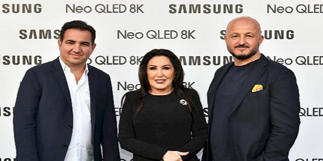 Samsung, Nükhet Duru'nun eşsiz sahne performansıyla 2023 model televizyonlarını İzmir'de tanıttı