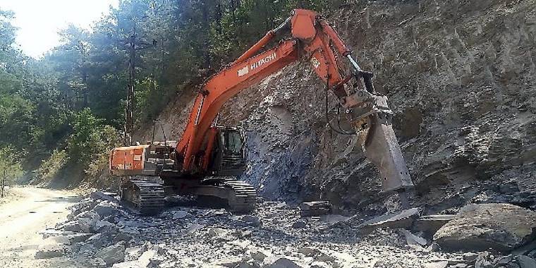 Alanya Beldibi yolunda asfalt hazırlığı sürüyor