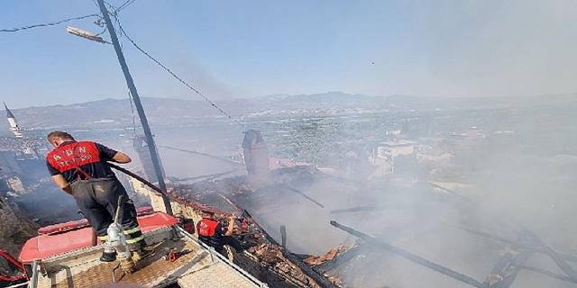 Aydın Büyükşehir Belediyesi İtfaiyesi'nden Bozdoğan'daki yangına müdahale