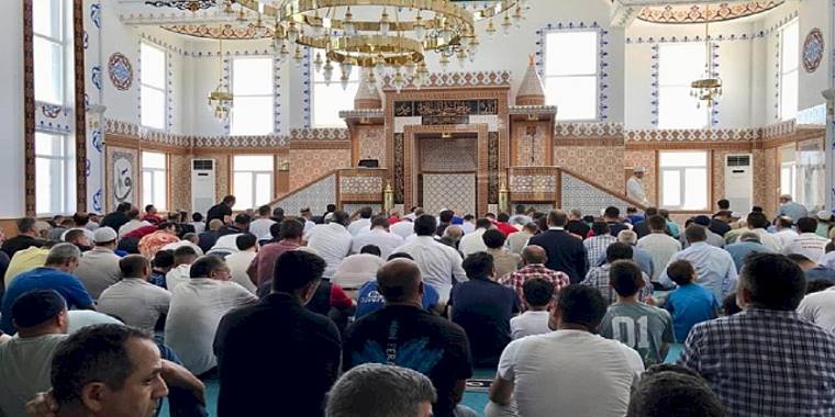 Alikahya'da cami cemaatinden Başkan'a teşekkür