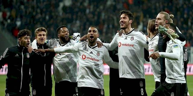 TRANSFER HABERİ: Eski Beşiktaşlı futbolu bıraktı!