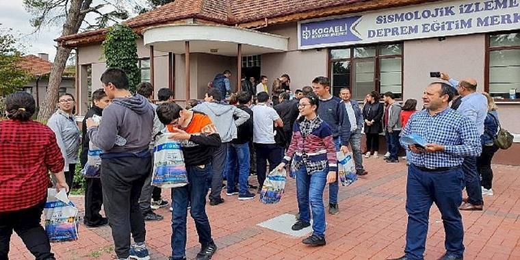 Kocaeli Büyükşehir'den deprem farkındalığı eğitimleri