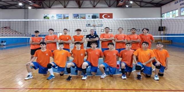 İnegöl Belediyespor voleybolda 4 kategoride yarışacak