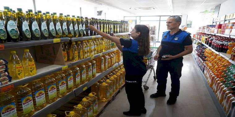 Çayırova Zabıtası'ndan market denetimi