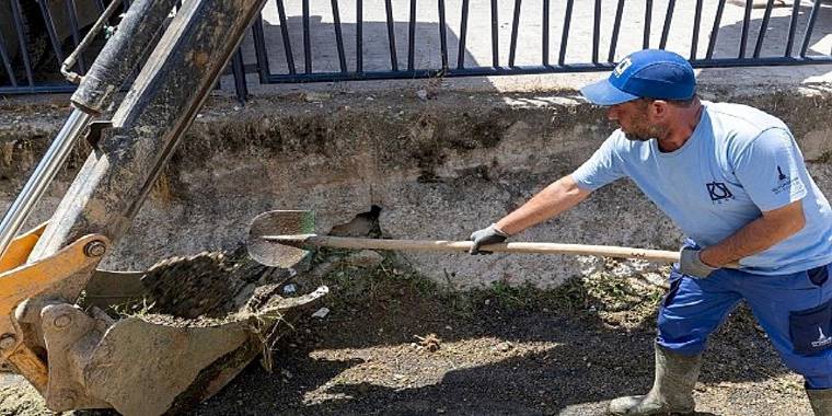 Dikili'deki Sülüklü Deresi temizlendi