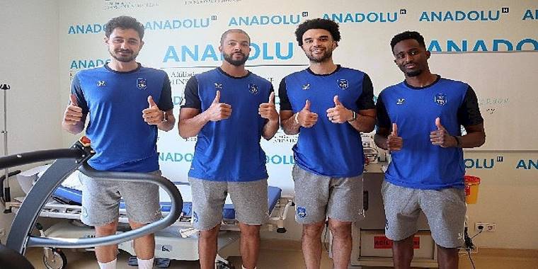 Anadolu Efesli 4 basketbolcu sağlık kontrolünden geçti