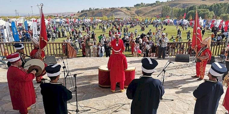 Konya Büyükşehir Malazgirt Zaferi'nin 952. Yıl Dönümü Coşkusuna Eşlik Ediyor