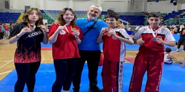 Kütahya'da 'Klas' sporcular Kick Boks rüzgarı estirdi