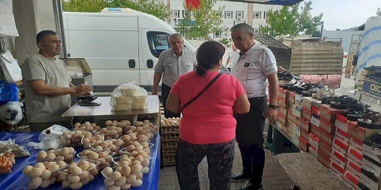 Başkan Topaloğlu'ndan pazar esnafı ziyareti