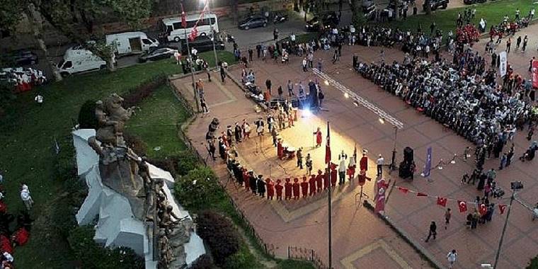 Kurtuluş Günü Fener Alayı Ve Konserle Kutlanacak