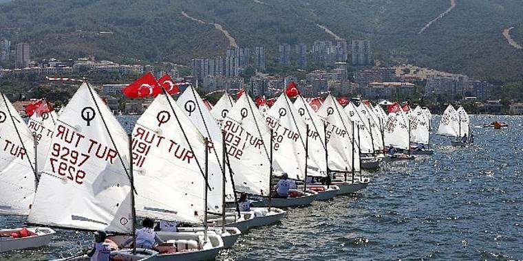 Narlıdere'de yelkenler, Kurtuluşun Kahramanlarına Saygı için açılıyor