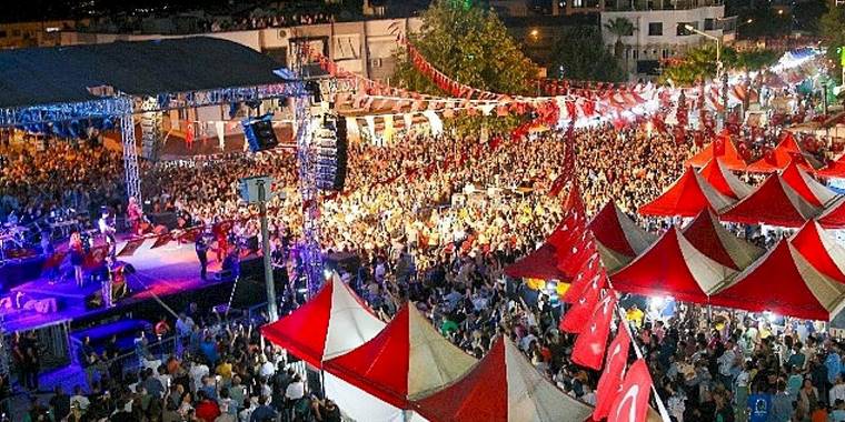 Kınık Belediyesi Hasat Festivali'ni Büyük Bir Coşkuyla Bitirdi