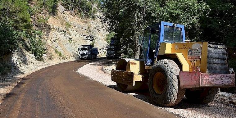 Taşatan grup yolu asfaltlandı