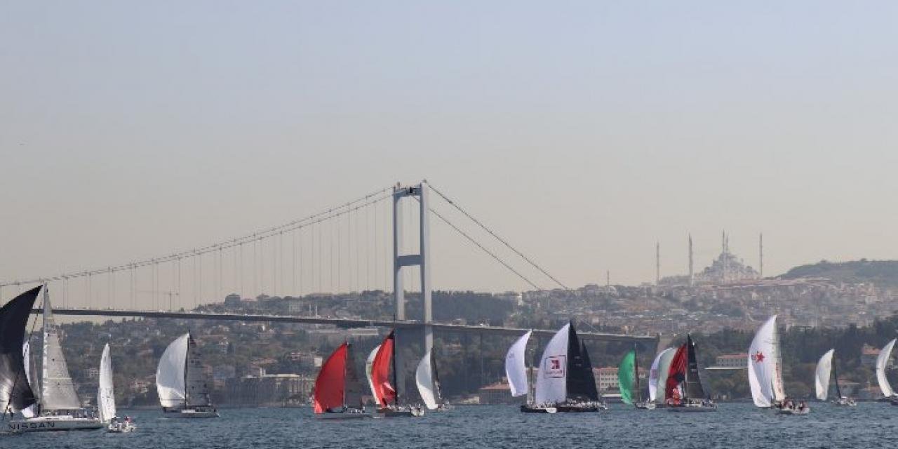 İstanbul Boğazı'nı yelkenler bastı