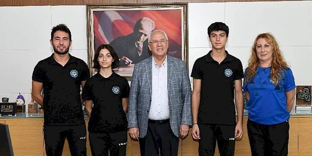 Başkan Selvitopu Başarılı Sporcuları Kutladı