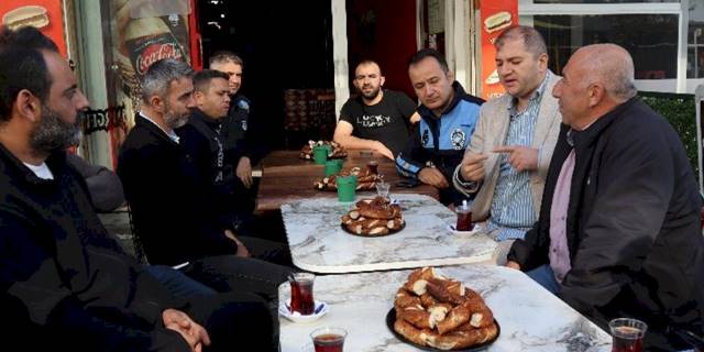 Düzce'de simitler zabıtadan çaylar esnaftan