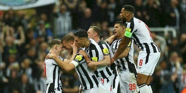 Newcastle United 4-1 Paris Saint-Germain (MAÇ SONUCU-ÖZET) Newcastle PSG'yi 4 golle devirdi!