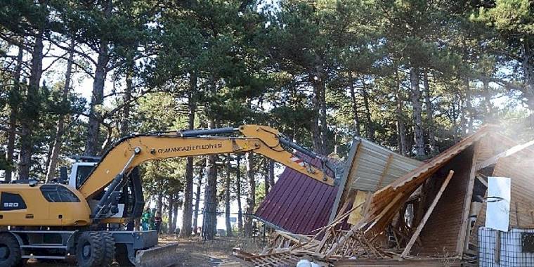 Uludağ Bir Kaçak Yapıdan Daha Temizlendi