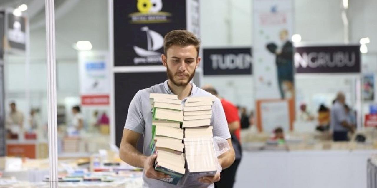 Kitap Fuarı kapılarını Kocaeli Marşı'yla açtı