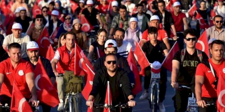 Cumhuriyet'in 100'üncü yılı için pedalladılar