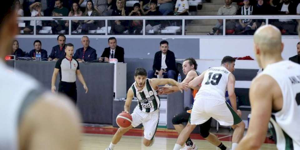 Sakarya potada sezonu galibiyetle açtı