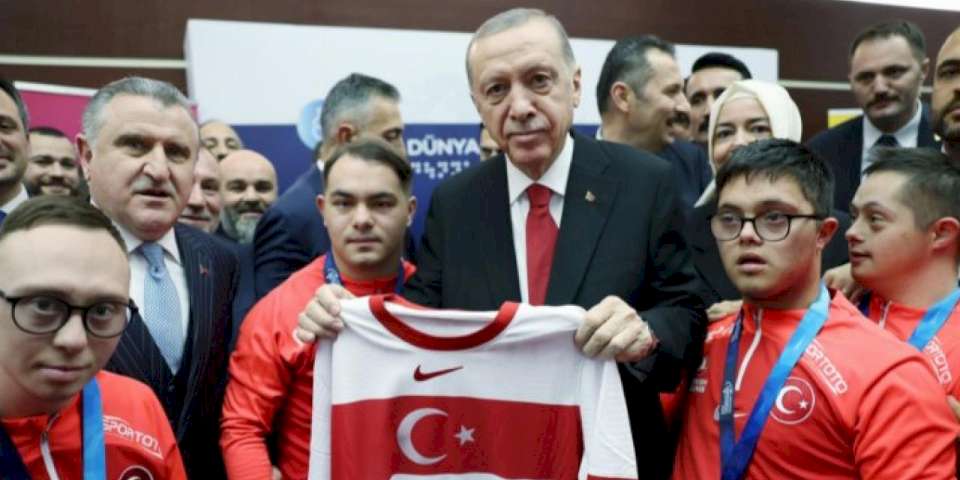 Cumhurbaşkanı Erdoğan Futsal Millî Takımı'nı kabul etti