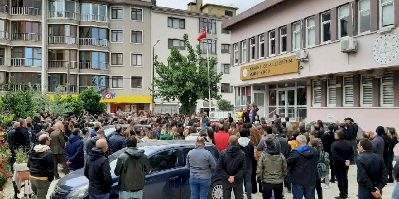 Öğretmenler İbrahim Oktugan için eylem yaptı