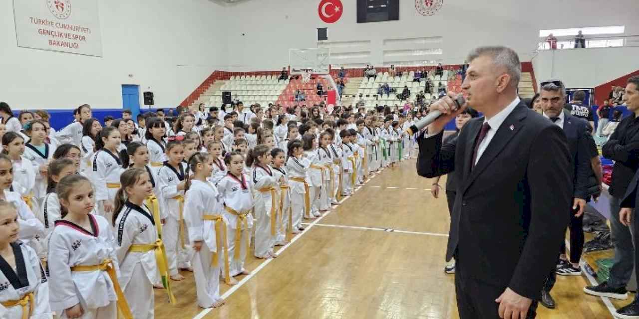 Gölcük Belediyespor sporcuları kuşak atlama sevincini paylaştı