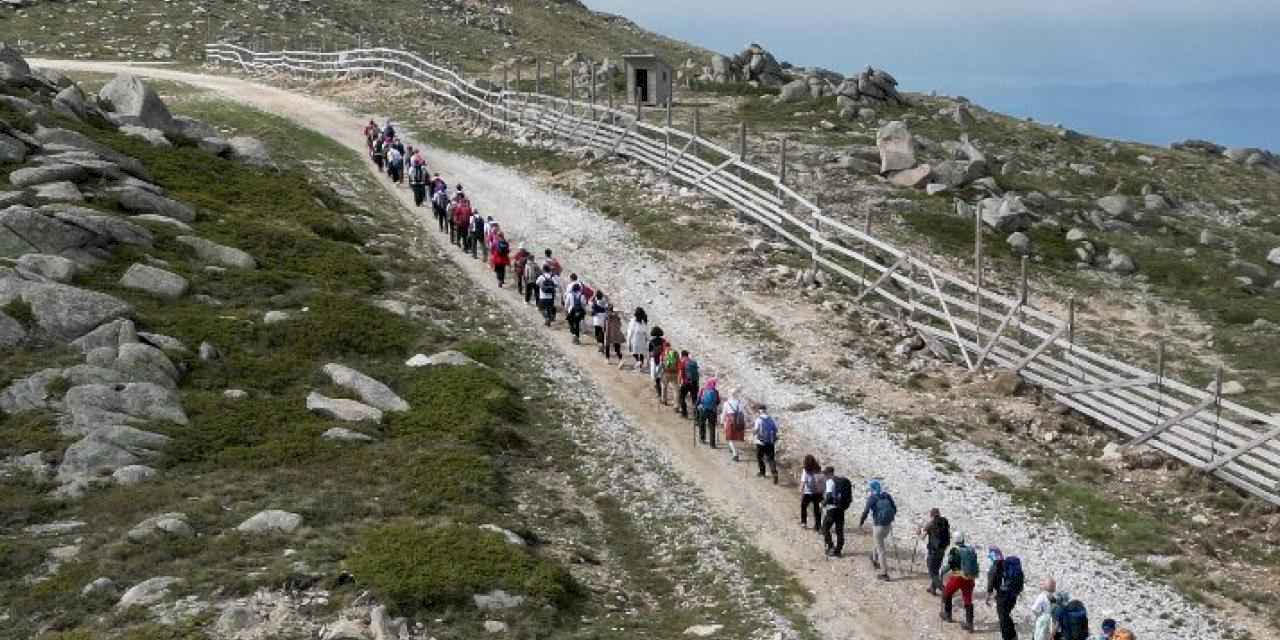 Osmangazili dağcılar 19 Mayıs’ı Uludağ zirvede kutladı