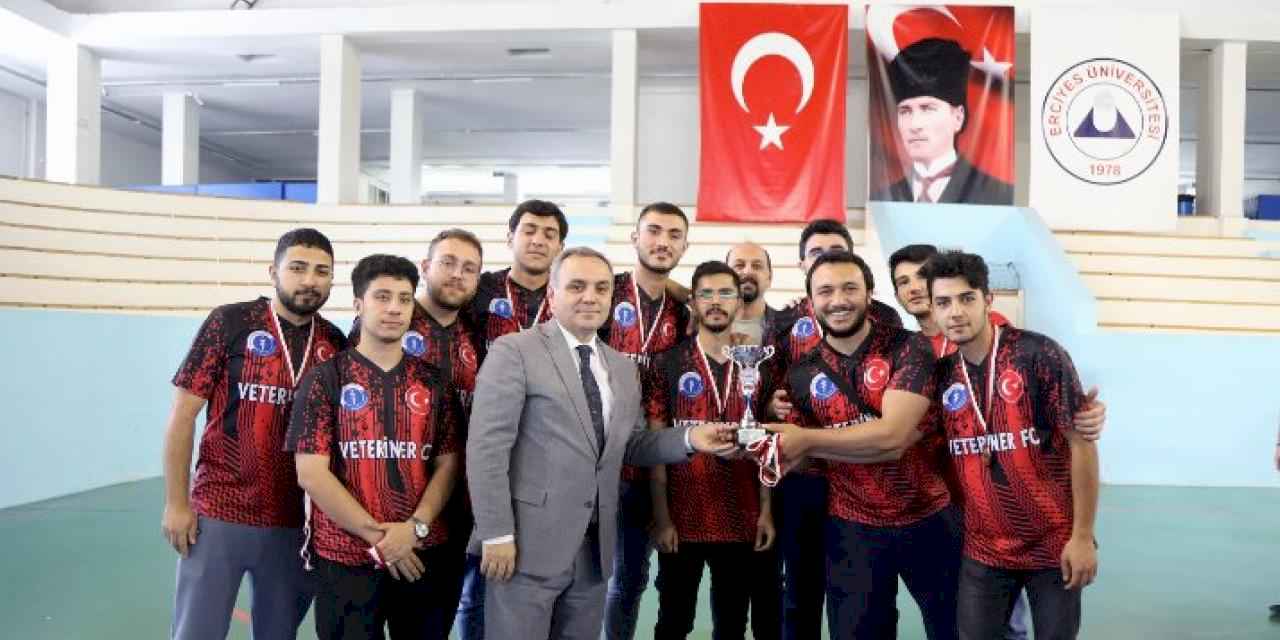 ERÜ 21. Geleneksel Spor Şenliği’nin Ödül Töreni düzenlendi