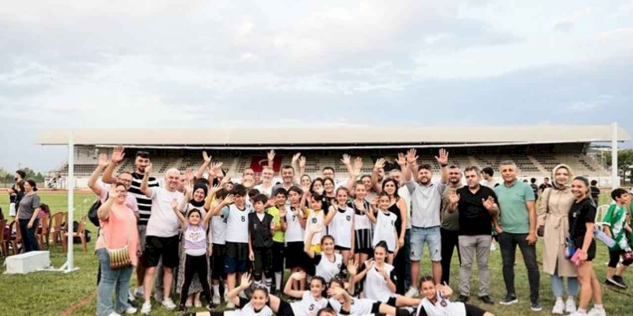 Büyükşehir’den mini voleybol şenliği