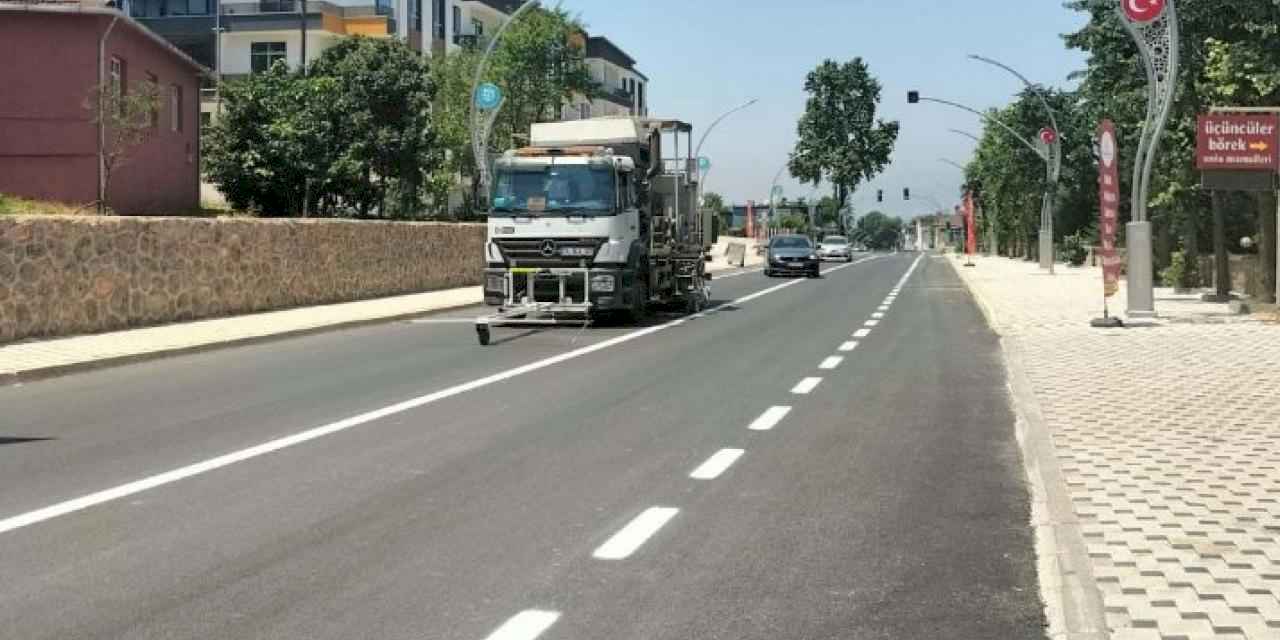 Kocaeli'de Kartepe İzmit Caddesine yol çizgisi