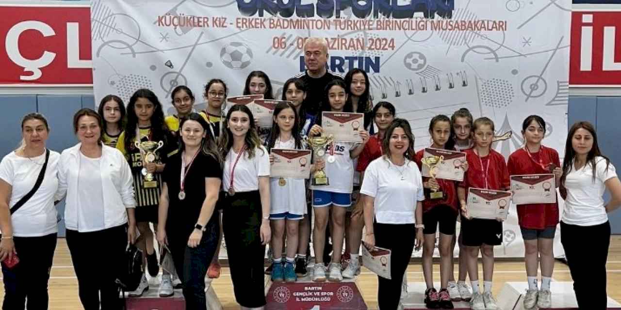 Bursa Osmangazili badmintonculardan Türkiye şampiyonluğu
