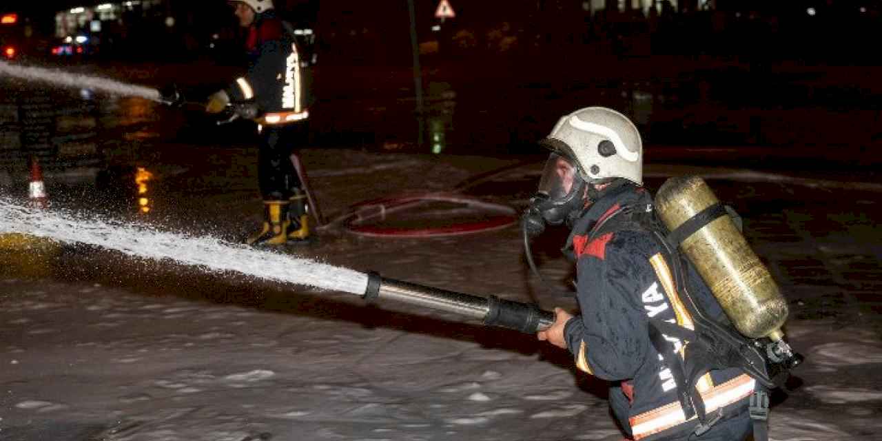 Malatya'daki yangına itfaiye ekiplerinden anında müdahale