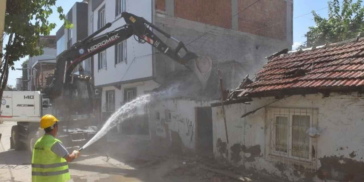 Yıldırım'da metruk  binalara karşı çalışmalar devam ediyor