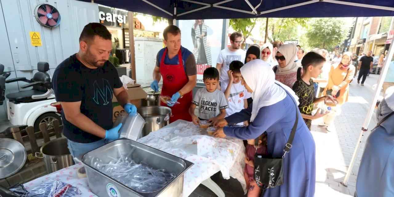 Odunpazarı Belediyesi’nden vatandaşlara aşure ikramı