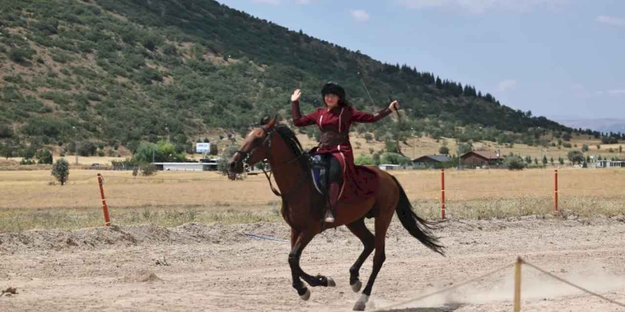 Talas'ta atlı okçuluk heyecanı