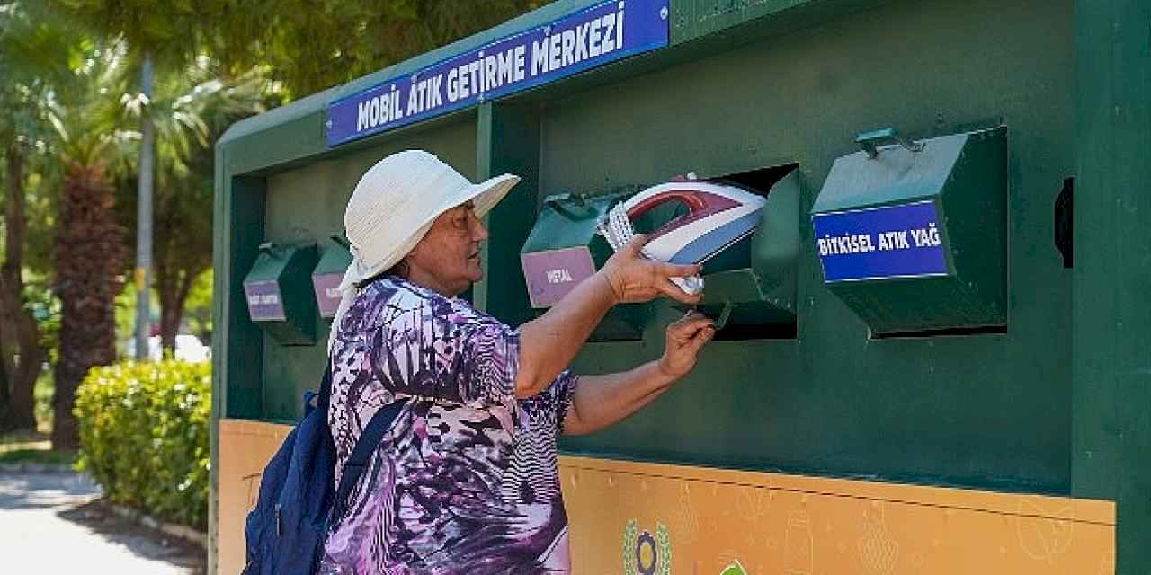 Gaziemir'de Mobil Atık Getirme Merkezleri'yle atıklar dönüşüyor