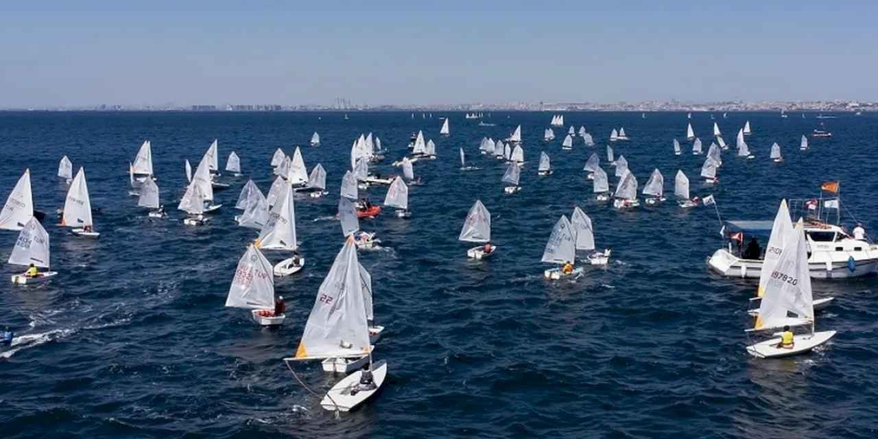 Yelkencilerden Marmara'da unutulmaz görsel şölen