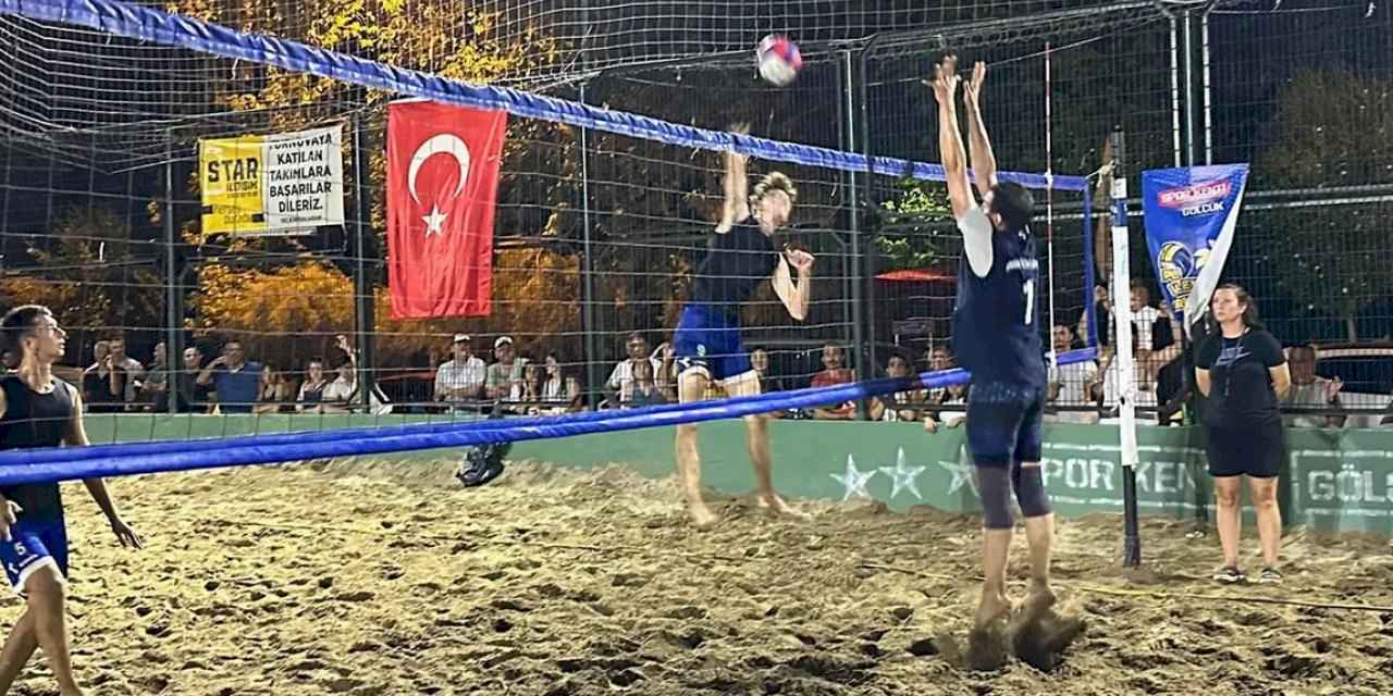 Gölcük plaj voleybolunu çok sevdi