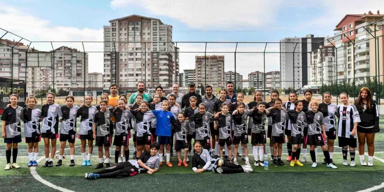 Ankara'da minik futbolcular için turnuva