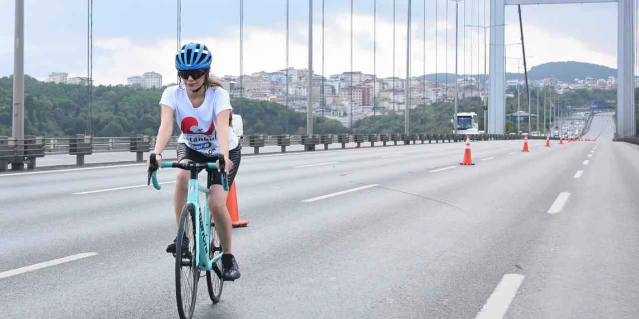 Ünlü oyuncu Avrupa'dan Asya'ya pedal çevirerek geçti